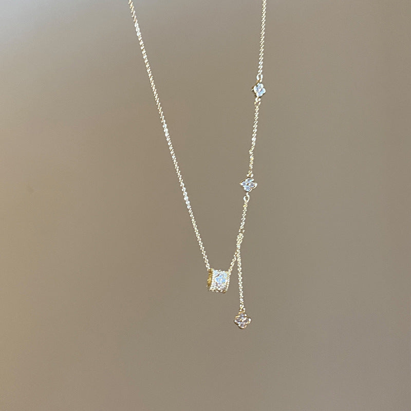 Light Luxury Niche Design, High-End Small Waist Four-Leaf Flower Necklace, Tassels, Sweet Elegant, Fashionable And Versatile Clavicle Chain