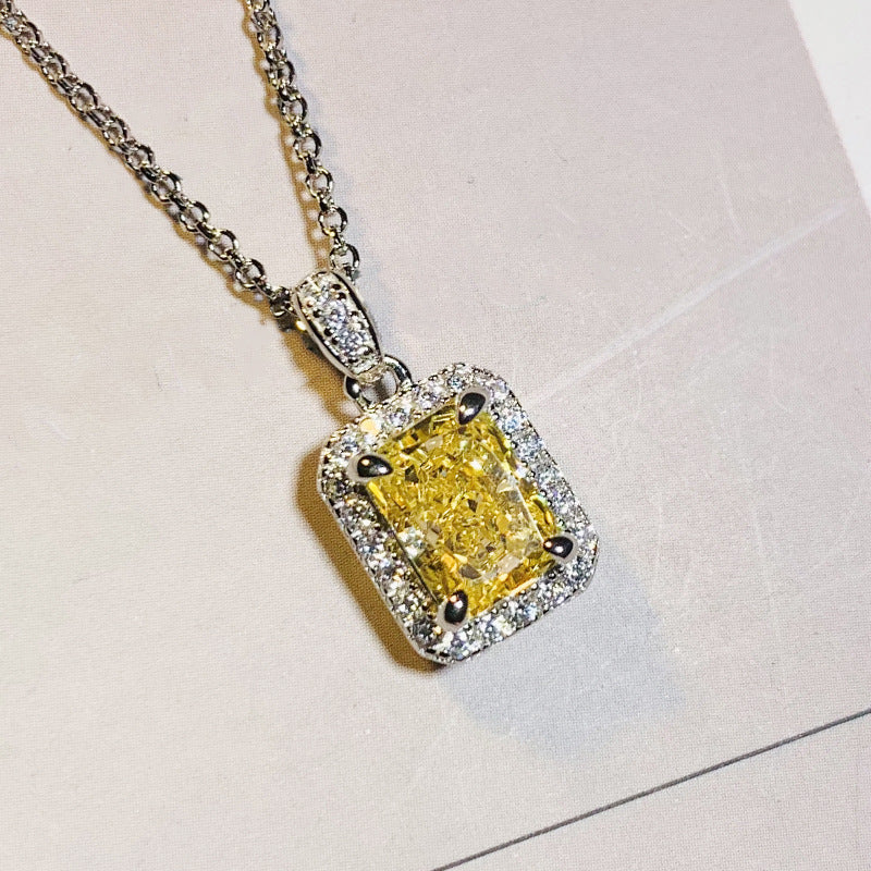 Western-style Light-luxury Intricately Crafted Square Necklace