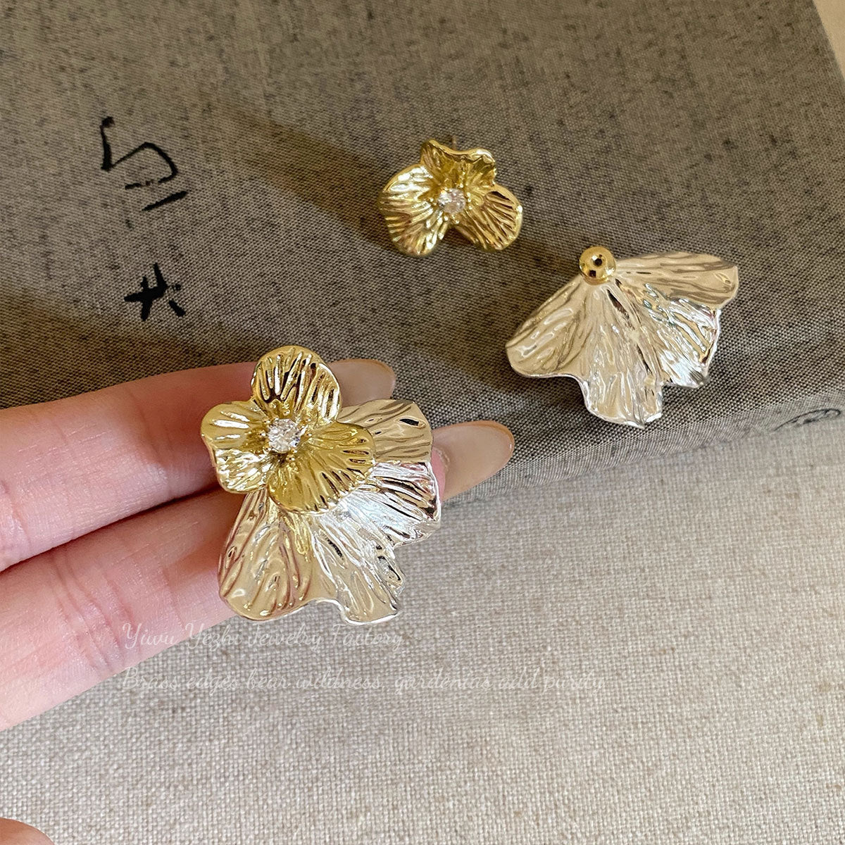 Gold Flower Front And Rear Two-Wear Earrings For Women 2025 New Popular Feminine Earrings High-End Accessible Luxury Earrings