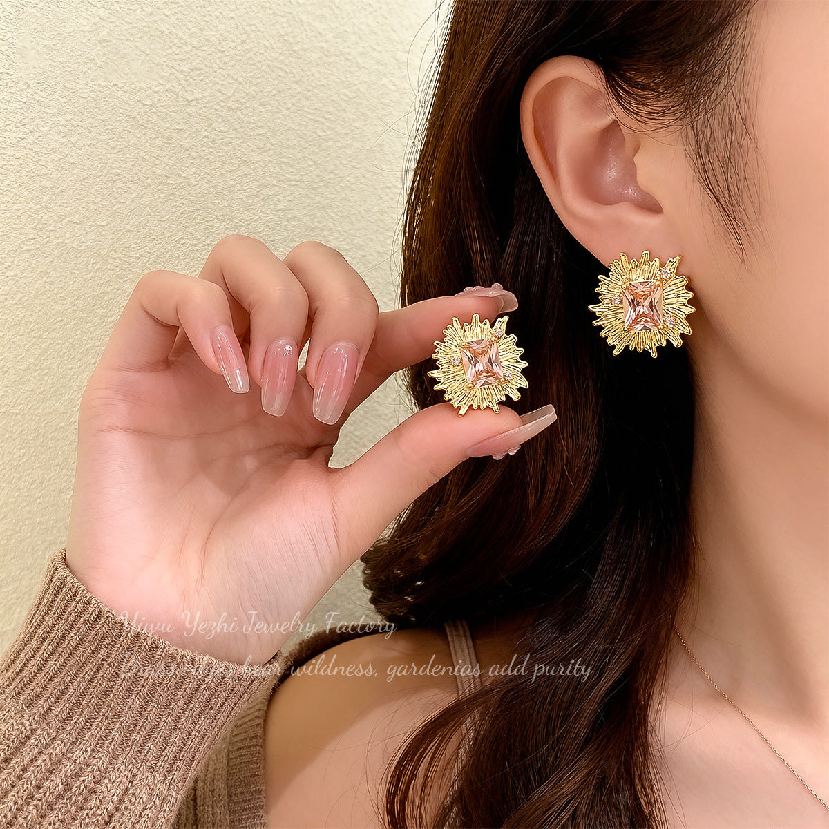 French Retro High-End Sunflower Earrings Niche Fashion Light Luxury Style Zircon Earrings Vintage Temperament Ear Jewelry