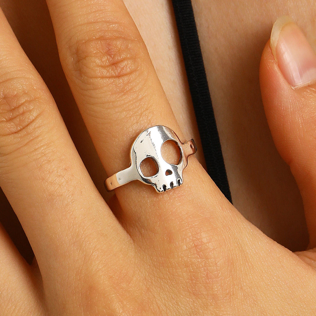 Retro Distressed Skull Open Ring Unisex Design