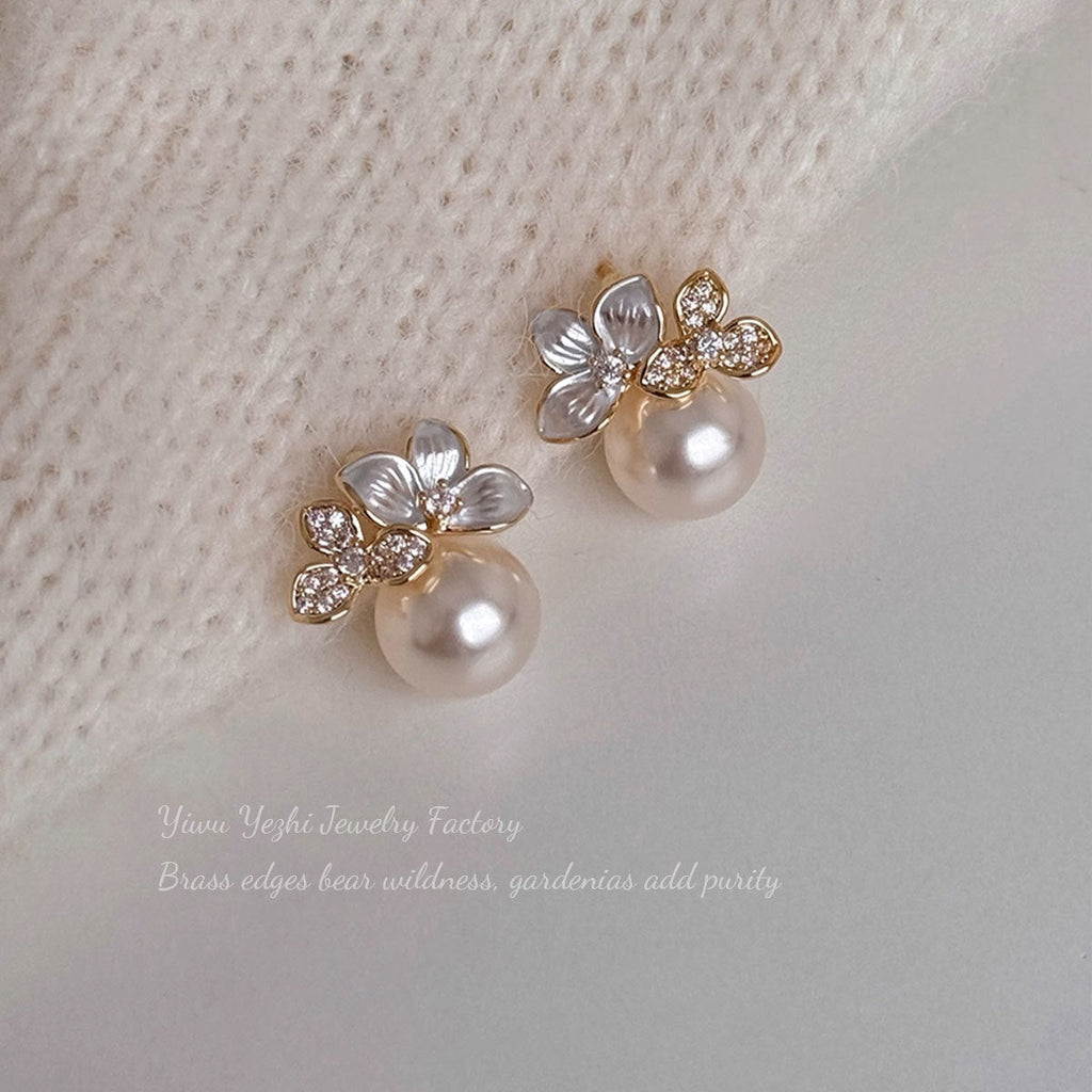 French Light Luxury Style White Lacquer Flower Pearl Earrings For Women Niche Fashion Design Versatile Earrings Wholesale