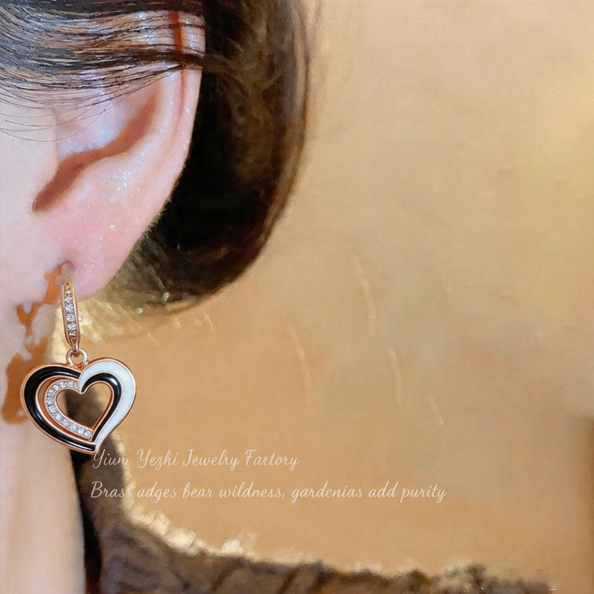 18k Gold-plated European And American Fashion Hollow Heart-shaped Earrings With Zirconia, High-end Oil-drip Heart-shaped Earrings