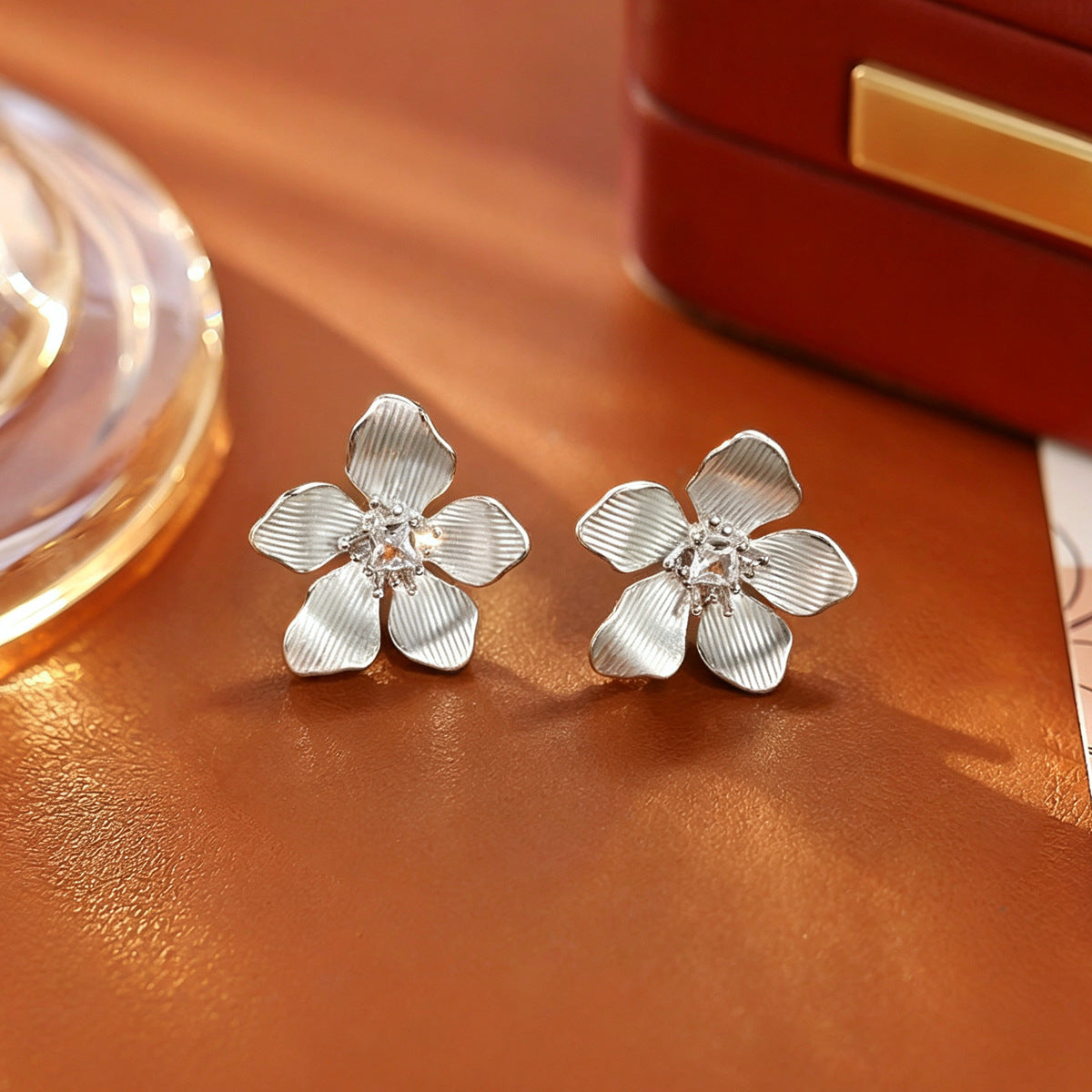 Korean-style Fresh And Sweet Diamond-studded Zircon Heart Flower Pearl Earrings, Fashionable Stud Earrings, Trendy And Elegant Women's Earrings