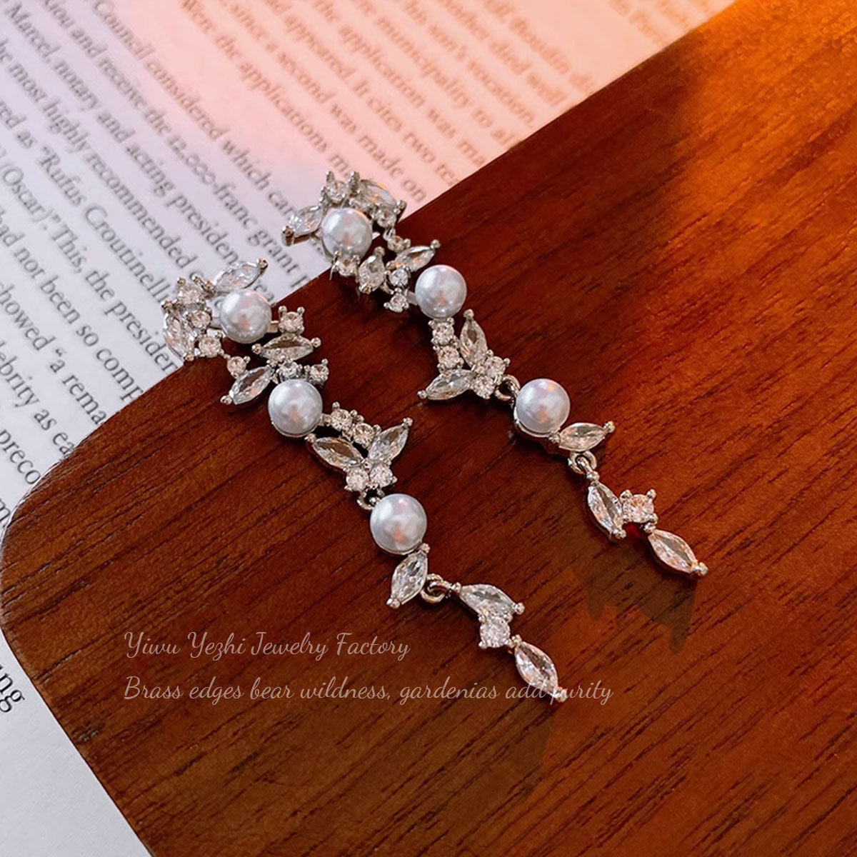 French Light Luxury Fashion High-End Super Shiny Micro-Inlaid Zircon Leaf Long Pearl Tassel Earrings Exquisite Ear Jewelry