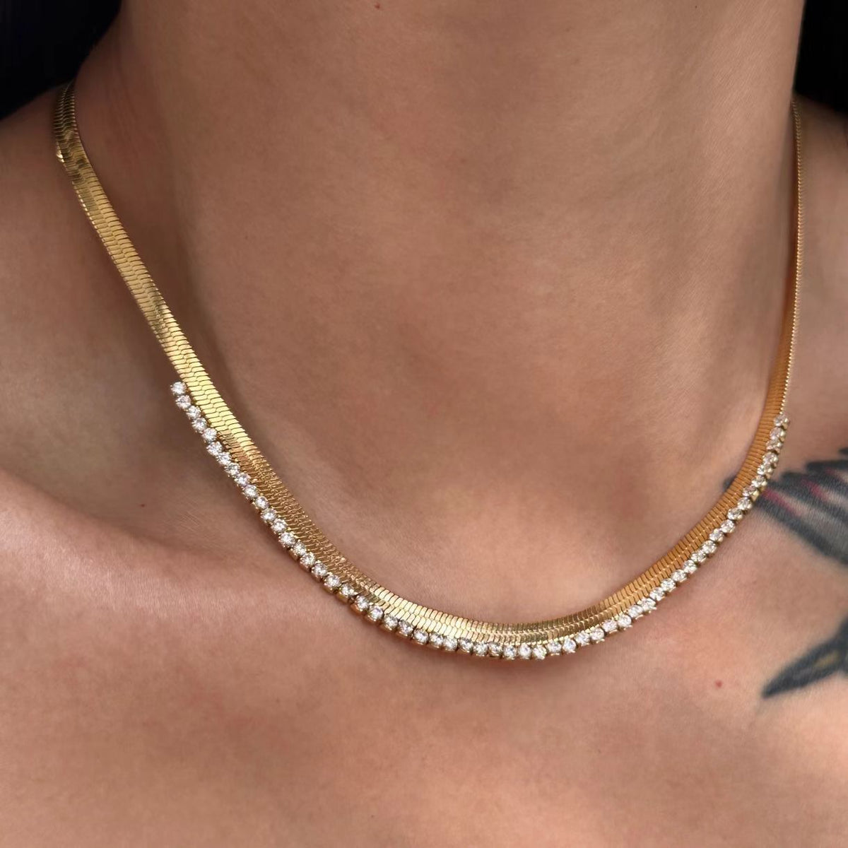 Super Shiny Jewelry 18K Gold Electroplated Titanium Steel Summer Ootd Super Shiny Light Luxury Half-Diamond Blade Chain Clavicle Necklace