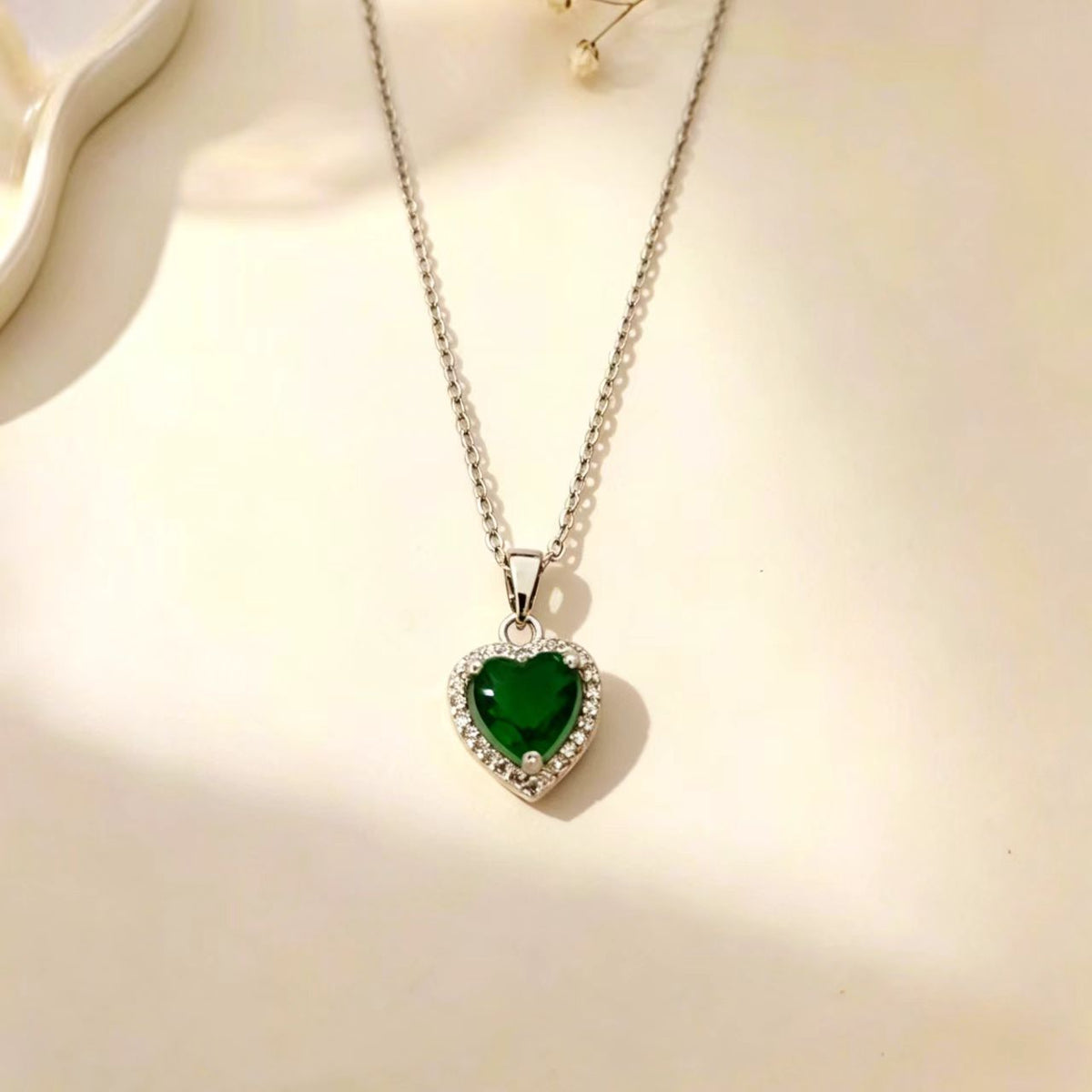 Light Luxury Titanium Steel Love Heart Necklace For Women, Non-Fading Clavicle Chain, Fashionable Zircon Pendant