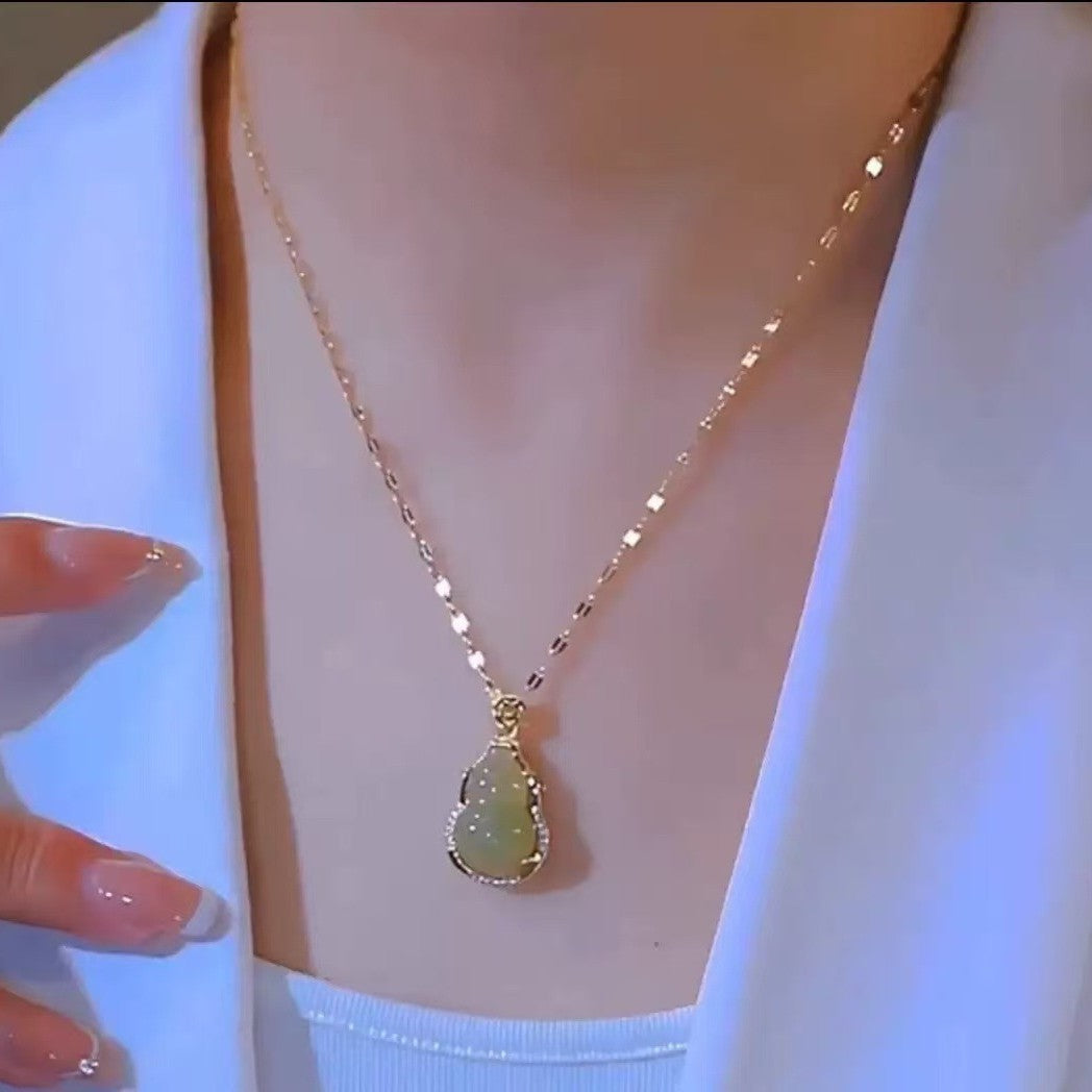 2025 New Popular Light Luxury Gourd Titanium Steel Necklace Women's Niche Design High-End Clavicle Chain Fashion Versatile Wholesale