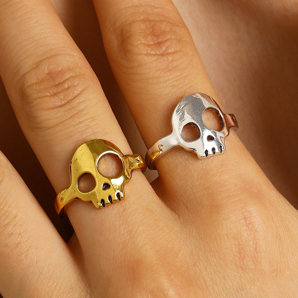 Retro Distressed Skull Open Ring Unisex Design