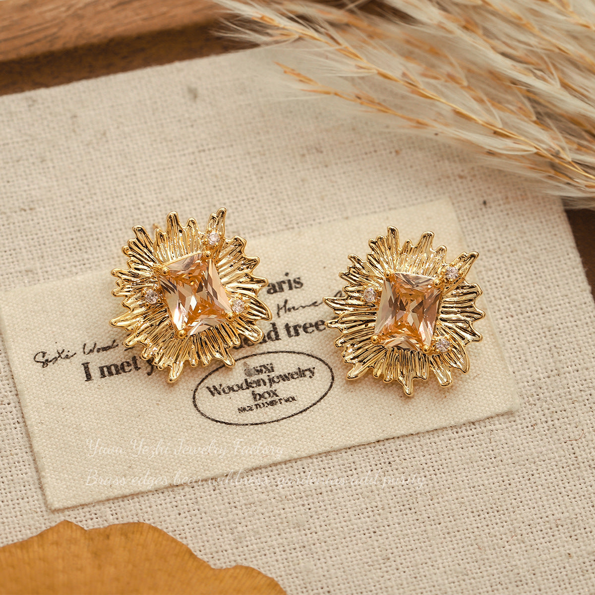 French Retro High-End Sunflower Earrings Niche Fashion Light Luxury Style Zircon Earrings Vintage Temperament Ear Jewelry