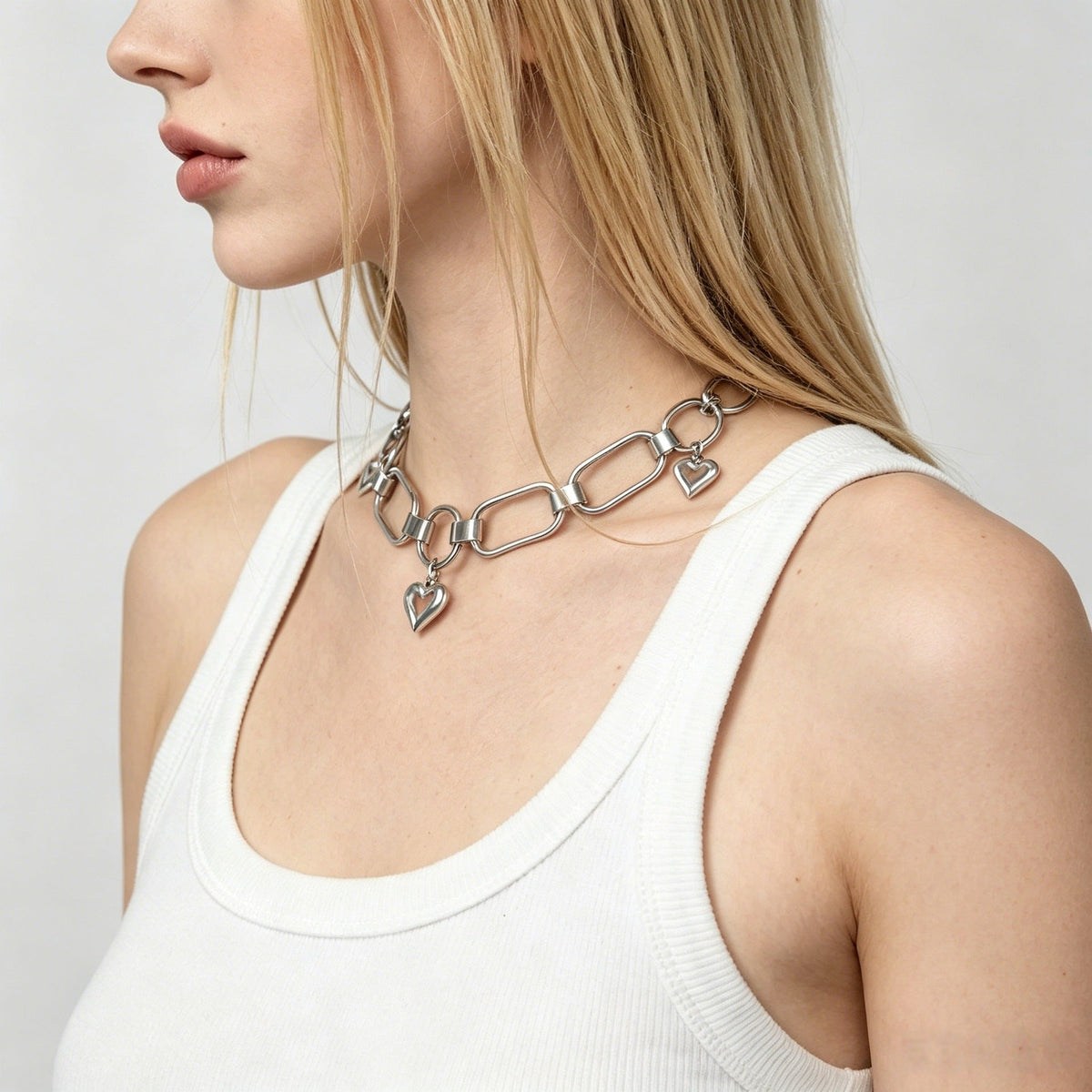 Niche Designer Wide-chain Collarbone Necklace With A Heart Charm
