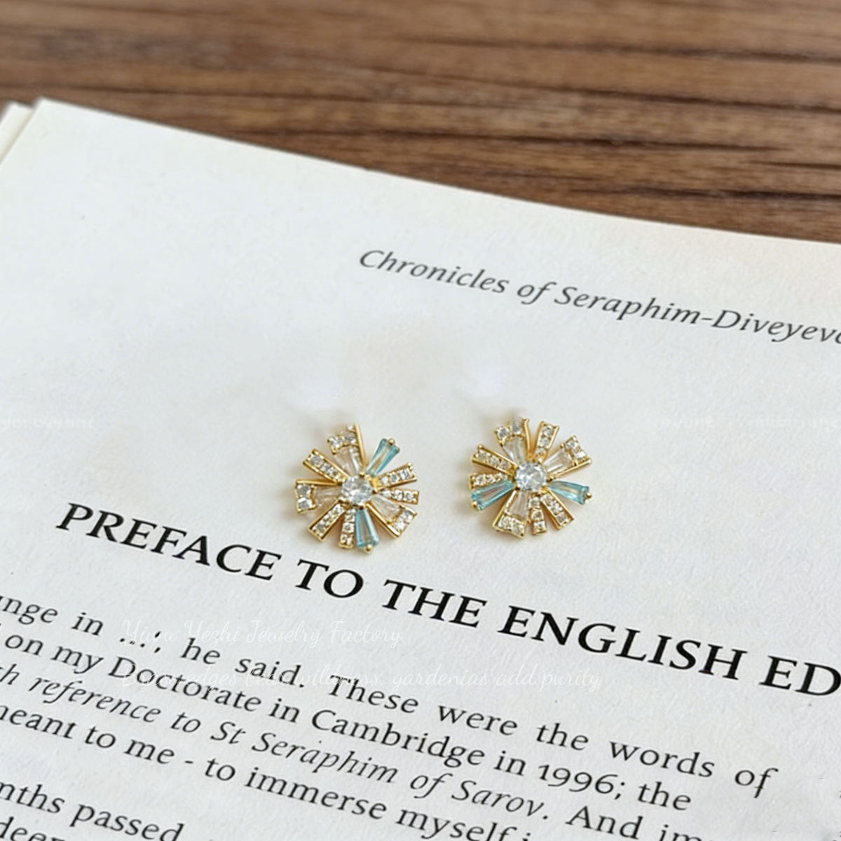 Korean-Style Fashionable And Elegant Zircon Daisy Flower Earrings, Snowflake Style, Light Luxury Feel, Internet Celebrity Earrings, Summer Earrings