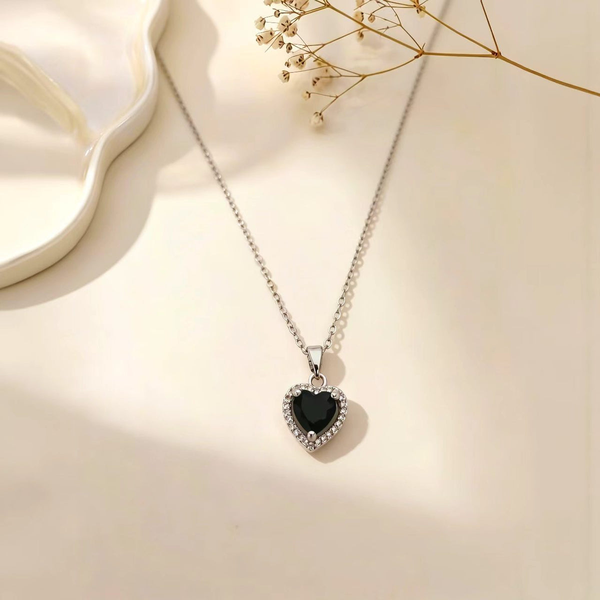 Light Luxury Titanium Steel Love Heart Necklace For Women, Non-Fading Clavicle Chain, Fashionable Zircon Pendant