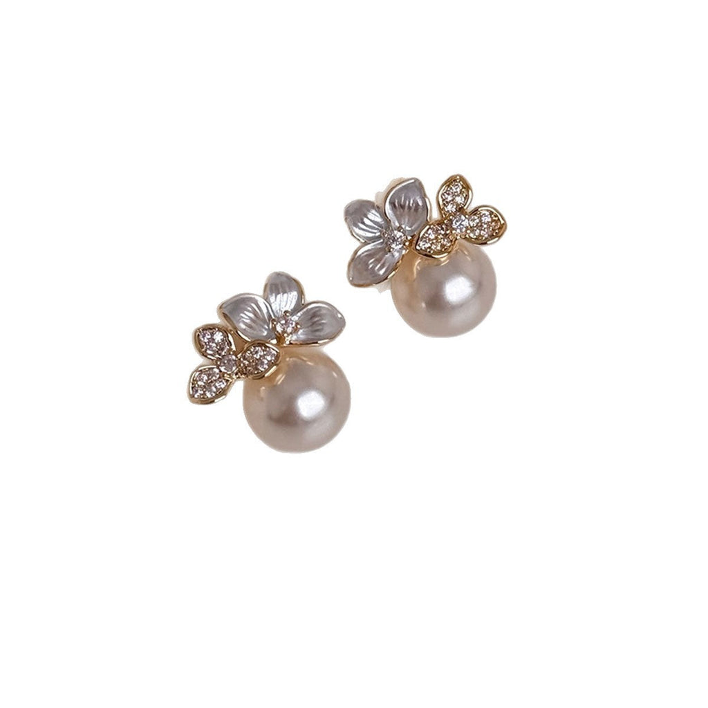 French Light Luxury Style White Lacquer Flower Pearl Earrings For Women Niche Fashion Design Versatile Earrings Wholesale