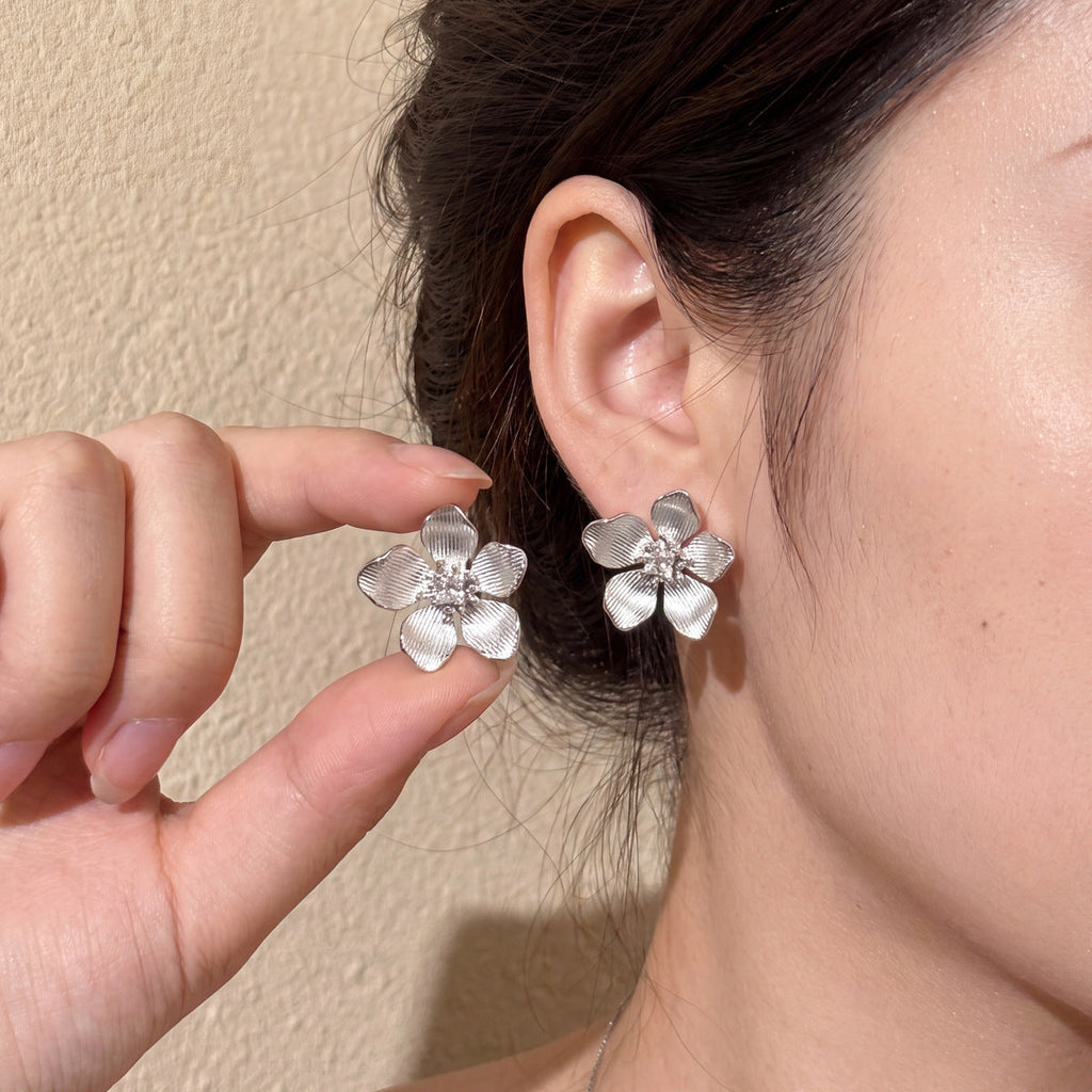 Korean-style Fresh And Sweet Diamond-studded Zircon Heart Flower Pearl Earrings, Fashionable Stud Earrings, Trendy And Elegant Women's Earrings