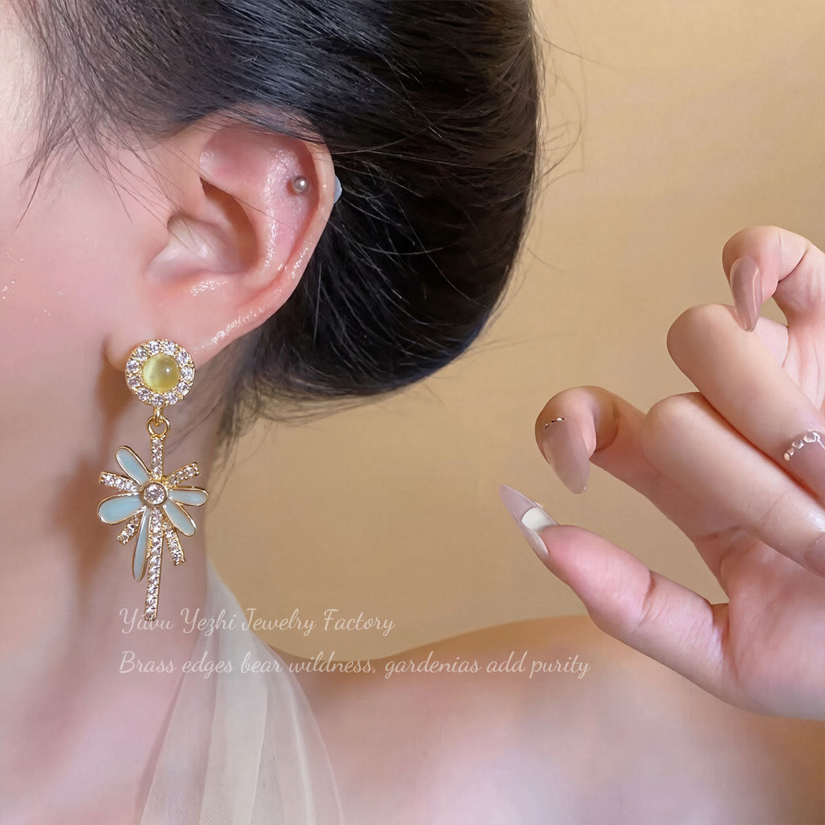French Retro Zircon Water Drop Tassel Flower Earrings, Light Luxury And Stylish Fireworks Earrings For Women, High-End Earrings