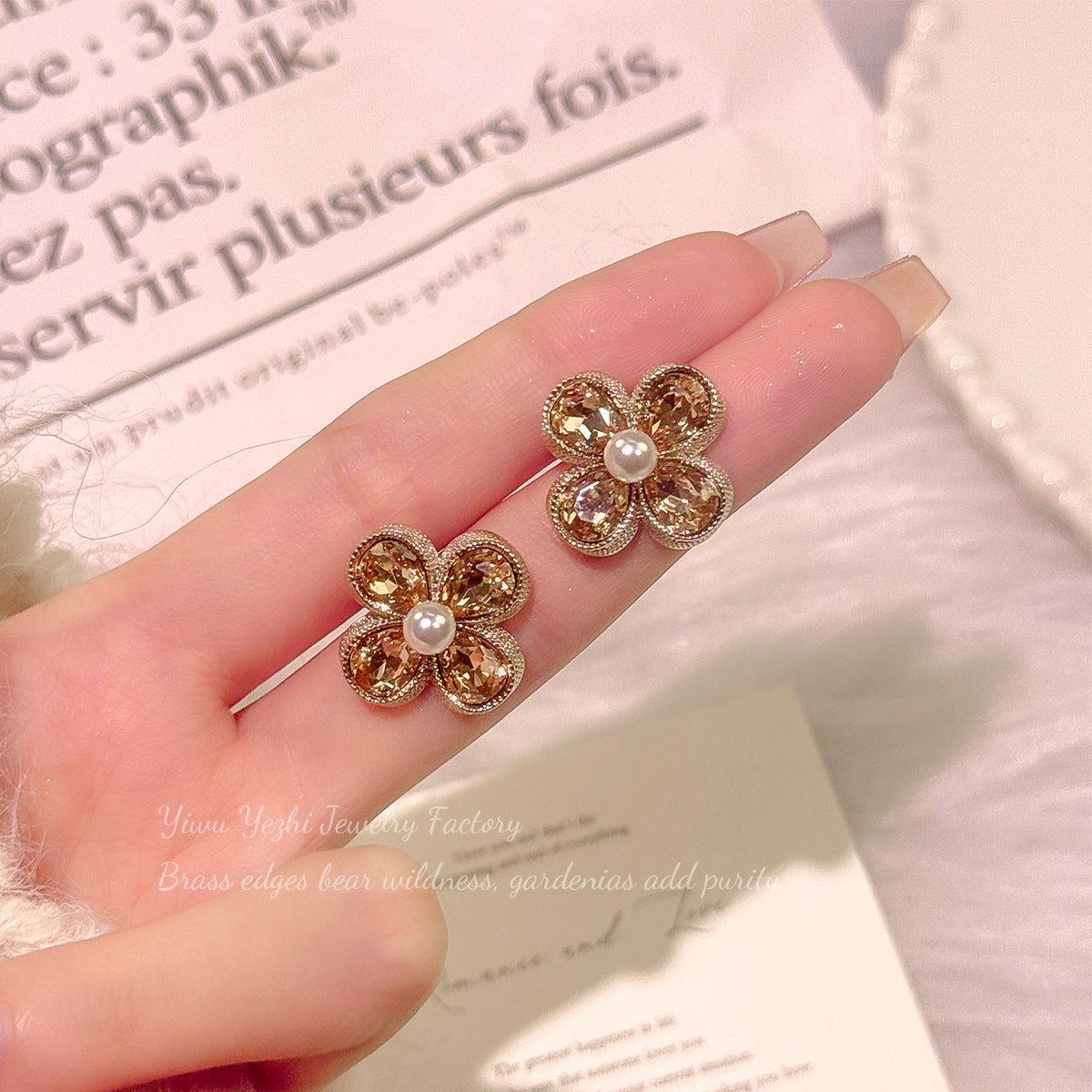 Autumn And Winter New Fashion Retro Coffee Color Diamond Pearl Petal Earrings Personalized Light Luxury Sweet Versatile Earrings Wholesale